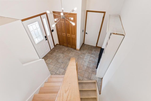 125 Pleasant Lane E, Excelsior, MN 55331