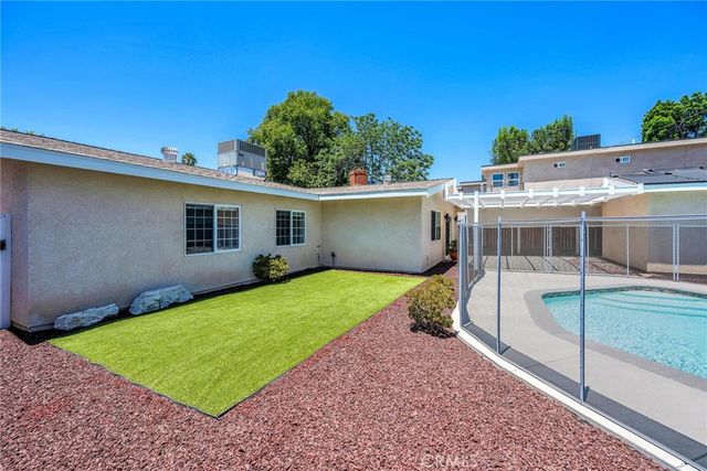 7656 Lasaine, Northridge, CA 91325