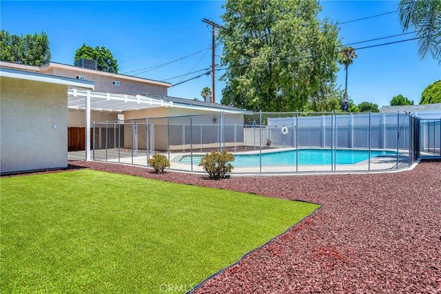 7656 Lasaine, Northridge, CA 91325