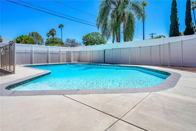 7656 Lasaine, Northridge, CA 91325