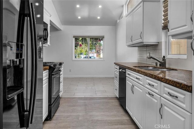 7656 Lasaine, Northridge, CA 91325