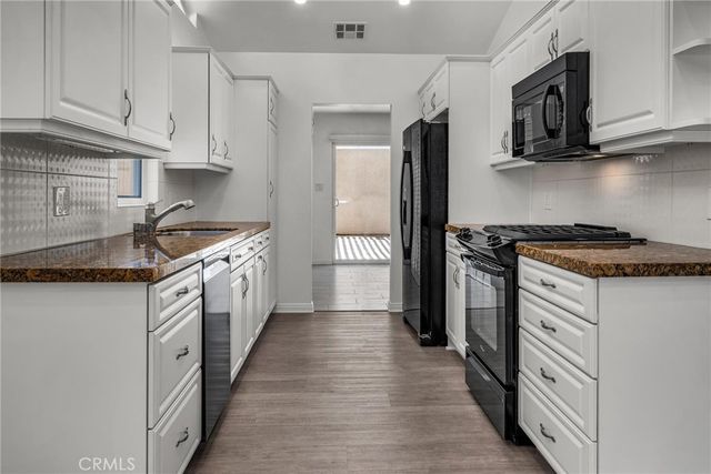 7656 Lasaine, Northridge, CA 91325