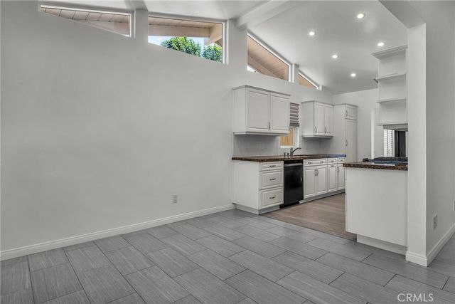 7656 Lasaine, Northridge, CA 91325