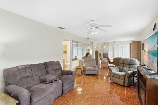 6067 ARLENE WAY 5, Bradenton, FL 34207