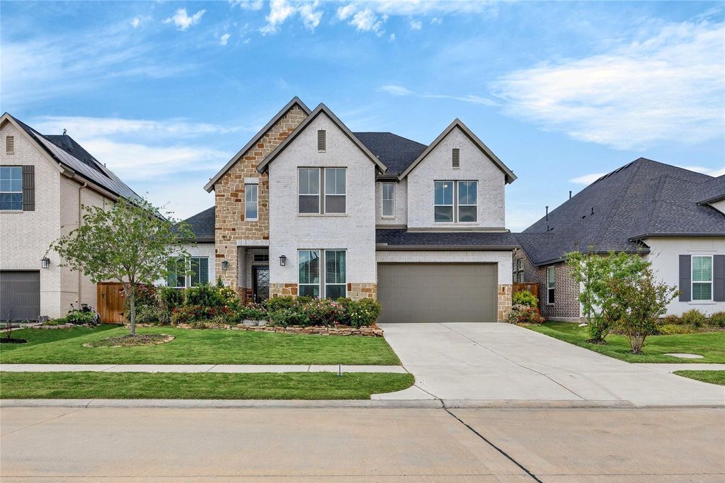 32018 Crested Knoll Court, Fulshear, TX 77441