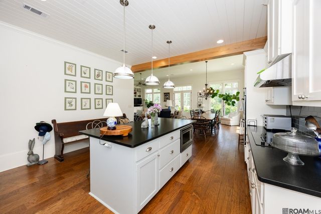 6023 Clayton Ct, St Francisville, LA 70775