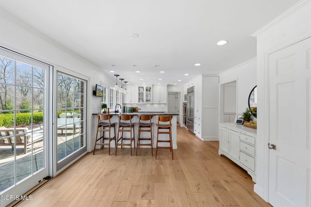 2442 Brookview Drive, Ottawa Hills, OH 43615