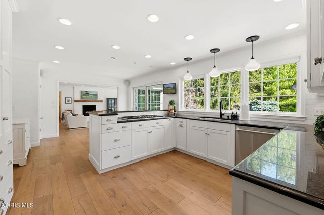 2442 Brookview Drive, Ottawa Hills, OH 43615