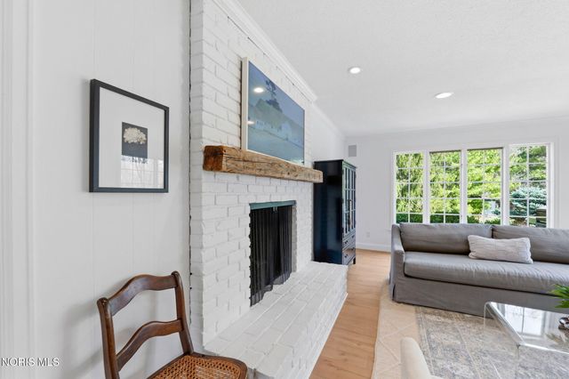 2442 Brookview Drive, Ottawa Hills, OH 43615