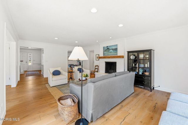 2442 Brookview Drive, Ottawa Hills, OH 43615