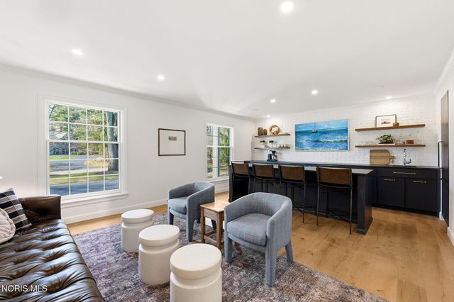 2442 Brookview Drive, Ottawa Hills, OH 43615