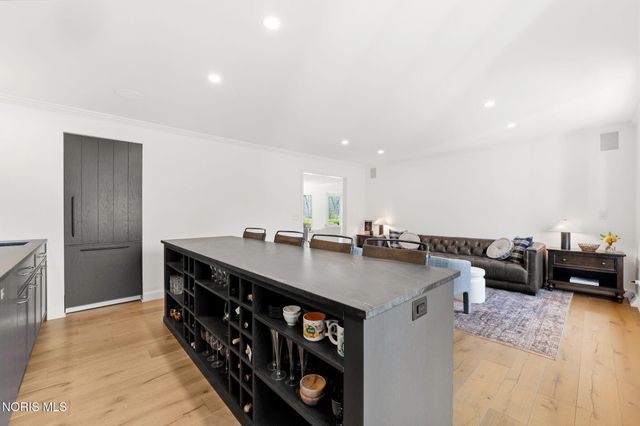 2442 Brookview Drive, Ottawa Hills, OH 43615