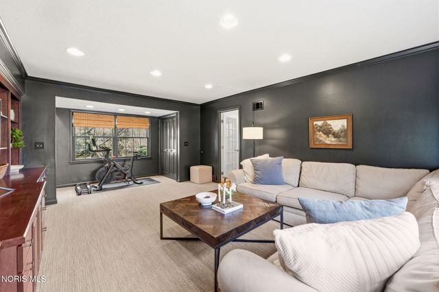 2442 Brookview Drive, Ottawa Hills, OH 43615