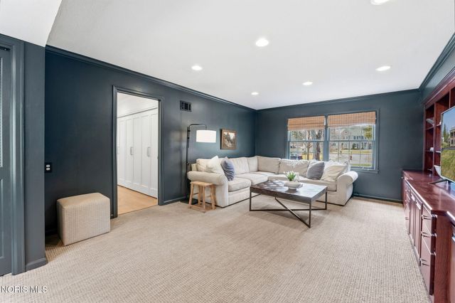 2442 Brookview Drive, Ottawa Hills, OH 43615