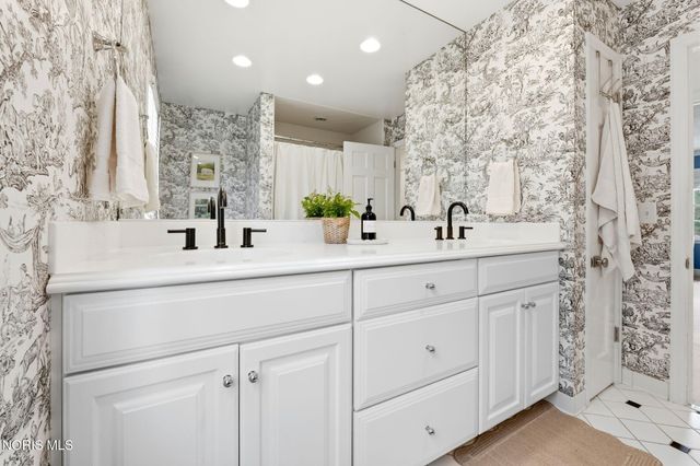 2442 Brookview Drive, Ottawa Hills, OH 43615