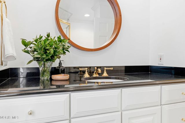 2442 Brookview Drive, Ottawa Hills, OH 43615