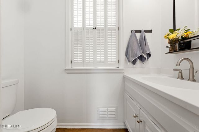 2442 Brookview Drive, Ottawa Hills, OH 43615