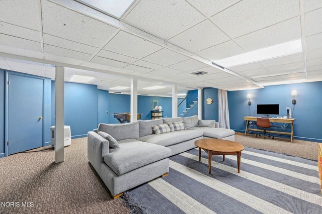 2442 Brookview Drive, Ottawa Hills, OH 43615