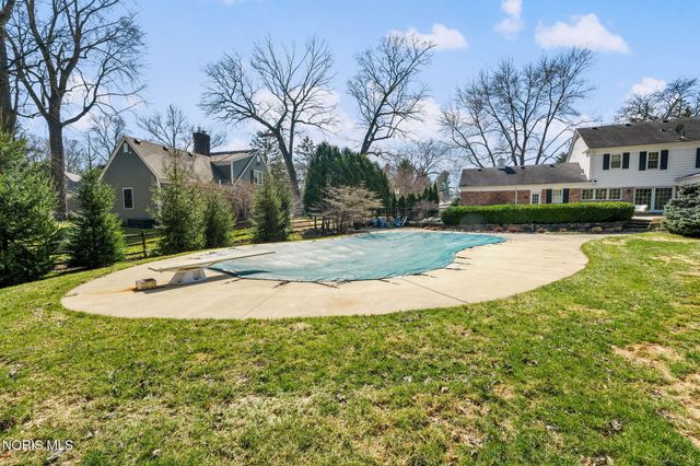 2442 Brookview Drive, Ottawa Hills, OH 43615