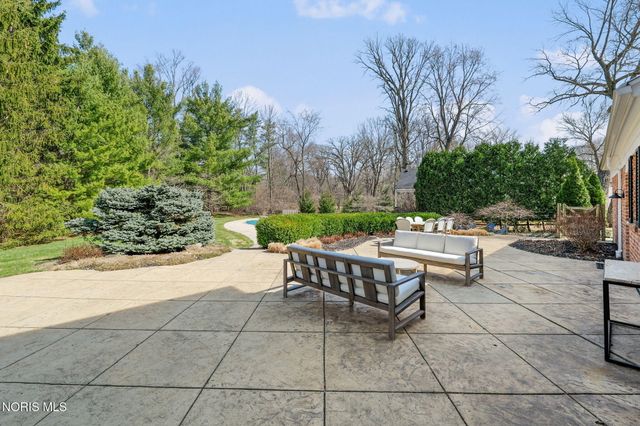 2442 Brookview Drive, Ottawa Hills, OH 43615