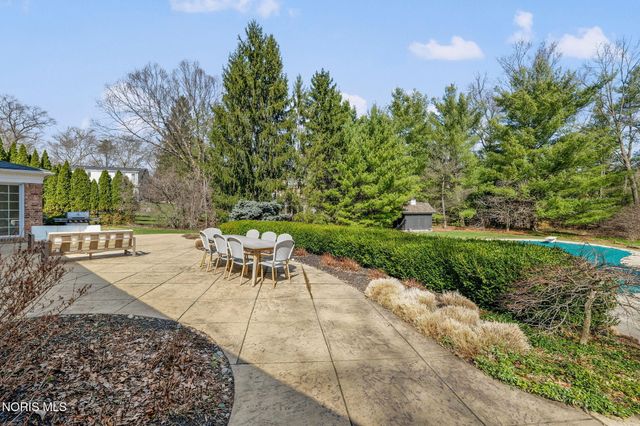 2442 Brookview Drive, Ottawa Hills, OH 43615