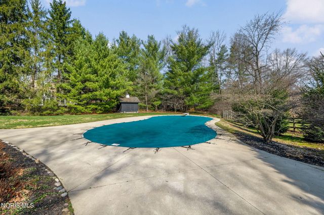 2442 Brookview Drive, Ottawa Hills, OH 43615