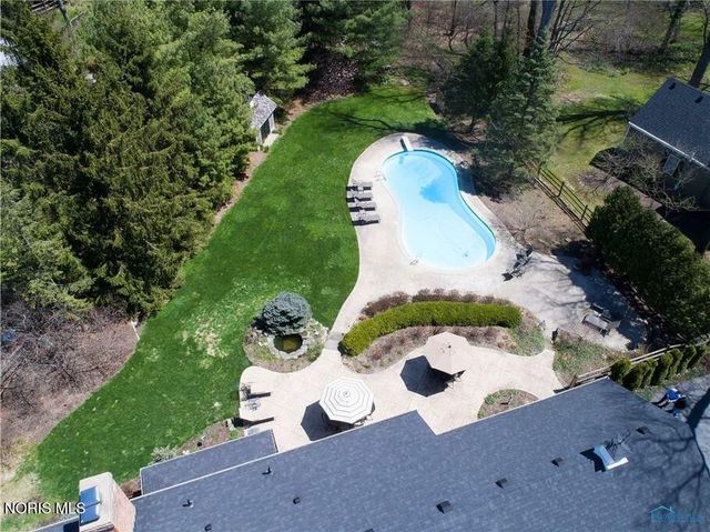 2442 Brookview Drive, Ottawa Hills, OH 43615