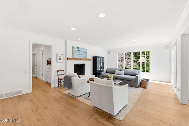 2442 Brookview Drive, Ottawa Hills, OH 43615