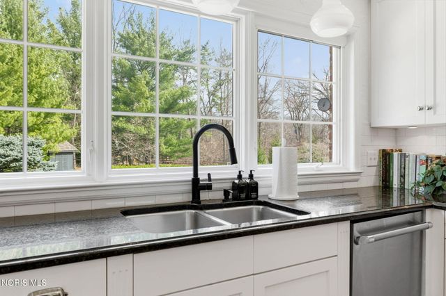 2442 Brookview Drive, Ottawa Hills, OH 43615