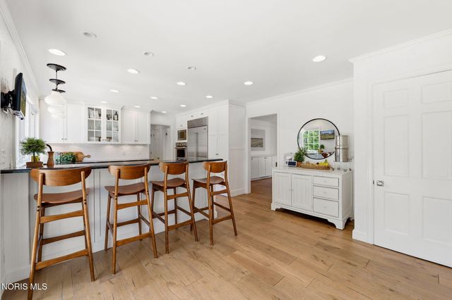 2442 Brookview Drive, Ottawa Hills, OH 43615