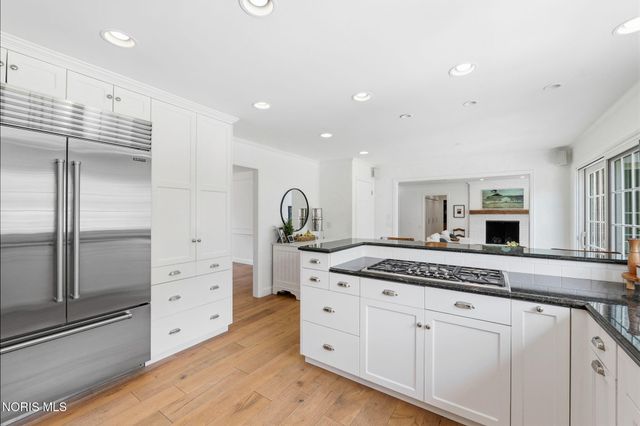 2442 Brookview Drive, Ottawa Hills, OH 43615