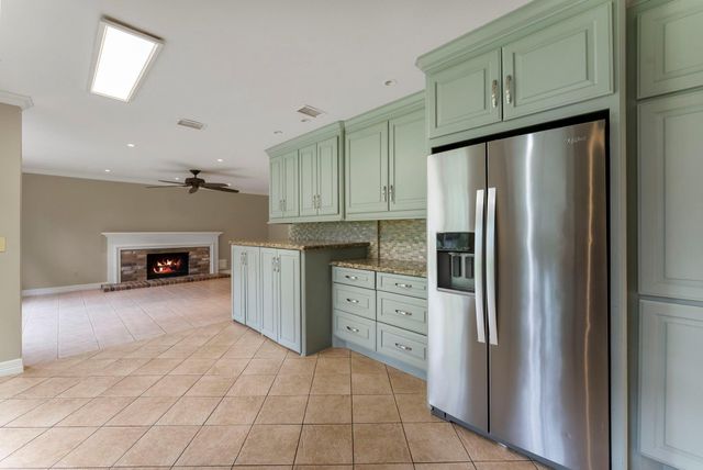 27 W Stony Bridge Court, The Woodlands, TX 77381