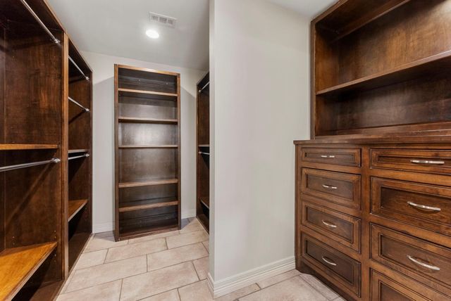 27 W Stony Bridge Court, The Woodlands, TX 77381