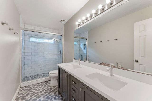 27 W Stony Bridge Court, The Woodlands, TX 77381