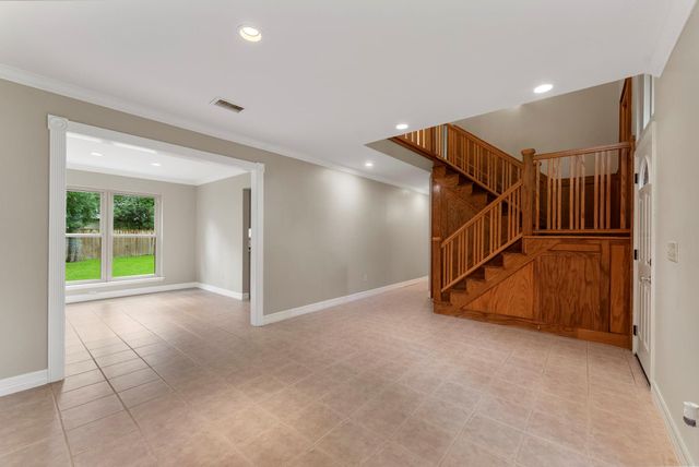 27 W Stony Bridge Court, The Woodlands, TX 77381