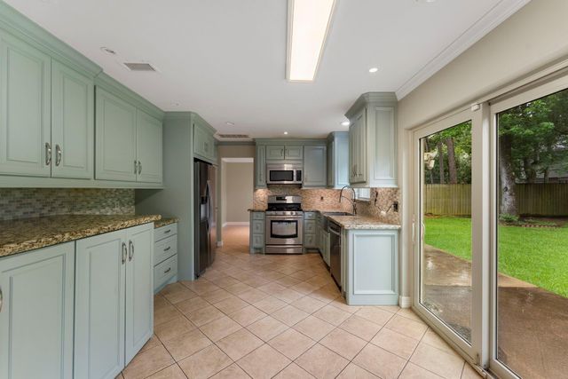 27 W Stony Bridge Court, The Woodlands, TX 77381