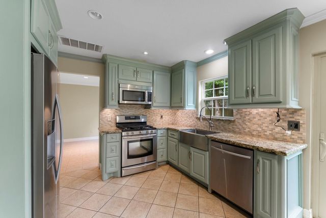 27 W Stony Bridge Court, The Woodlands, TX 77381