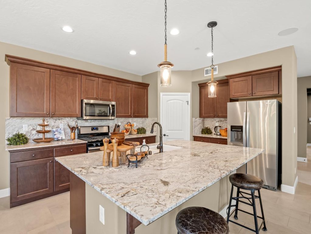 Image 20 of property listing at 6421 W Indianapolis Avenue, Fresno, CA 93723