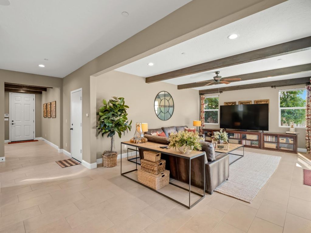 Image 24 of property listing at 6421 W Indianapolis Avenue, Fresno, CA 93723