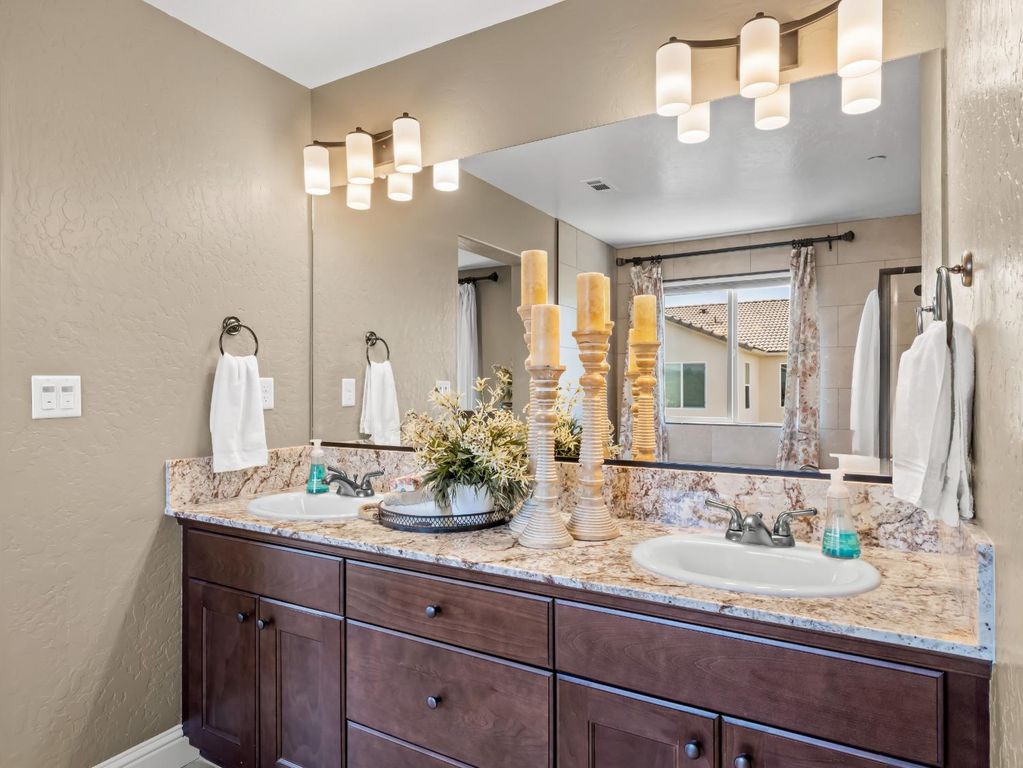 Image 39 of property listing at 6421 W Indianapolis Avenue, Fresno, CA 93723