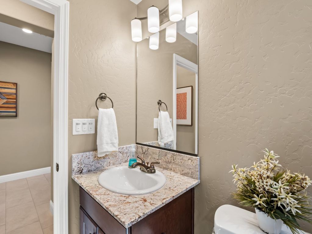 Image 9 of property listing at 6421 W Indianapolis Avenue, Fresno, CA 93723