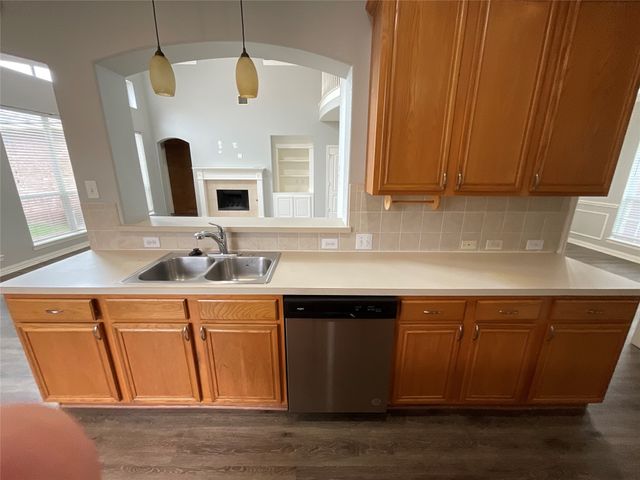 1055 Heathrow Drive, Frisco, TX 75036