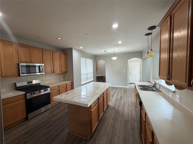 1055 Heathrow Drive, Frisco, TX 75036
