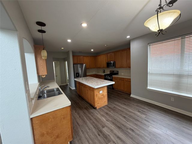 1055 Heathrow Drive, Frisco, TX 75036