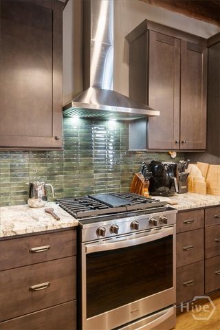 585 White Circle 402, Athens, GA 30605