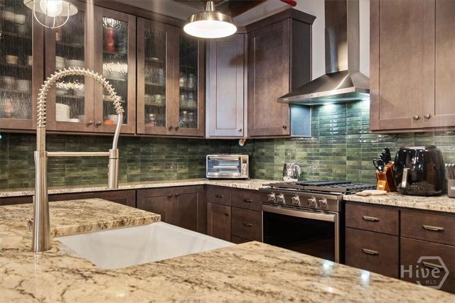 585 White Circle 402, Athens, GA 30605