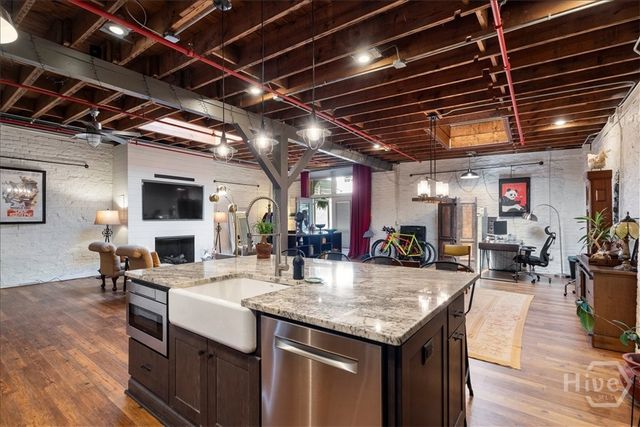 585 White Circle 402, Athens, GA 30605