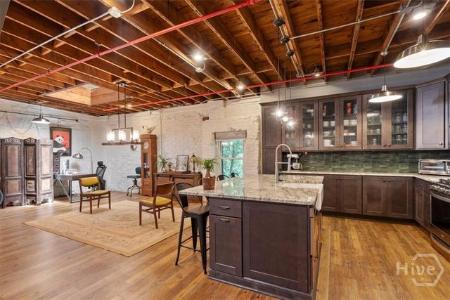 585 White Circle 402, Athens, GA 30605