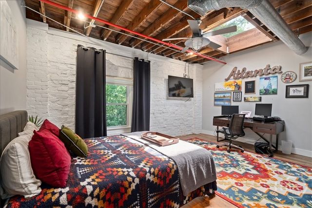 585 White Circle 402, Athens, GA 30605