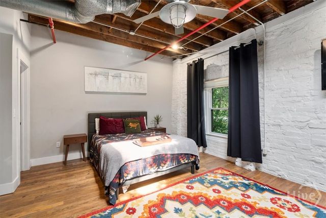 585 White Circle 402, Athens, GA 30605